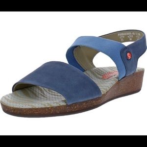 Softino by Fly London NWT - in box. beautiful blue size US 7, EU 37
